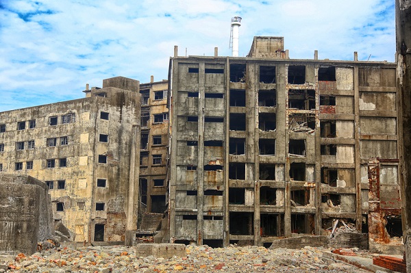 ホテルや病院、小学校・・・日本全国の荒れ果てた廃墟スポット15選【比較画像あり】
