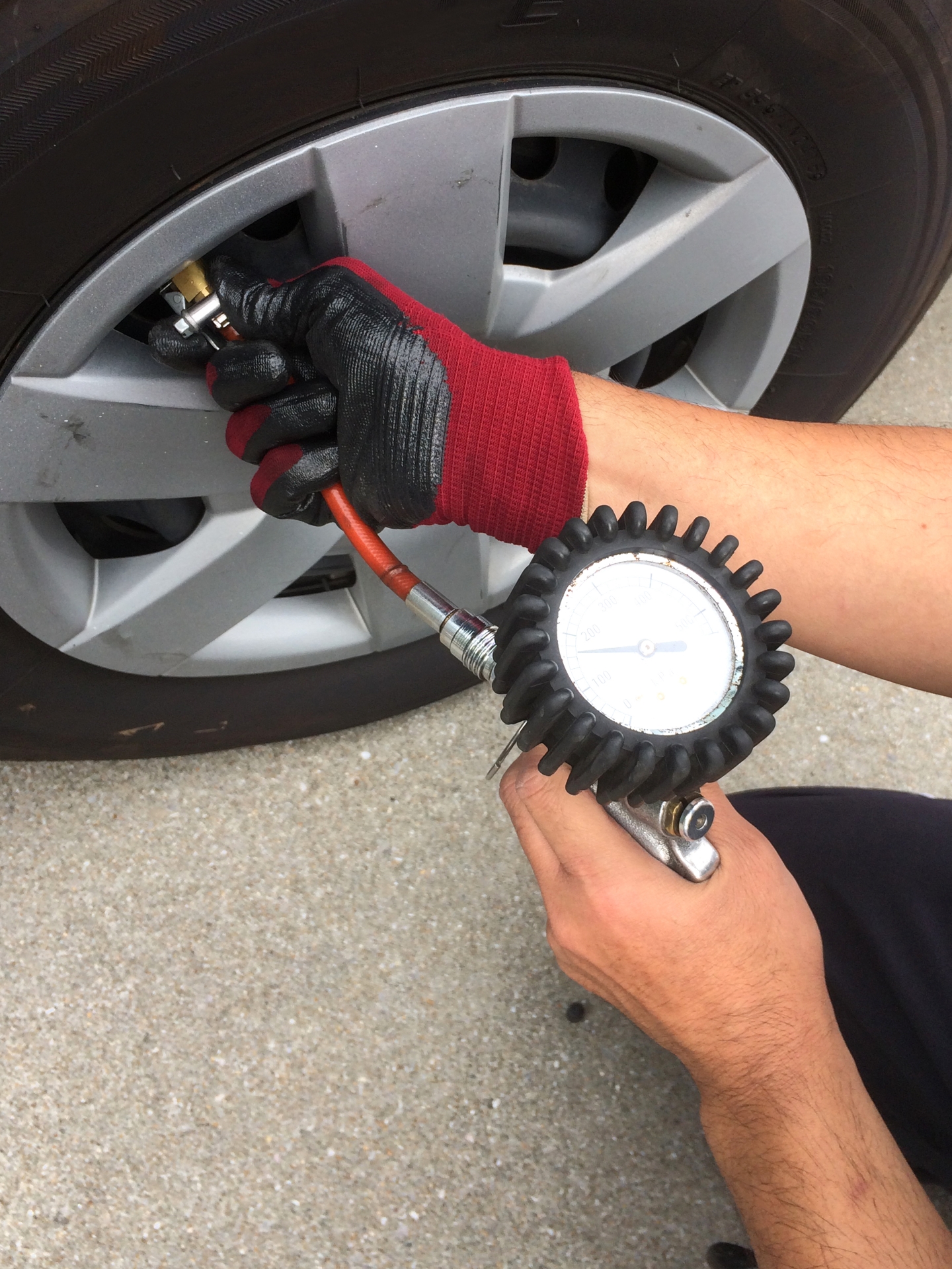 車のトラブル対処方法 タイヤがパンクしてしまった 修理できるパンクとできないパンクとは 応急処置はどうすればよい イキクル