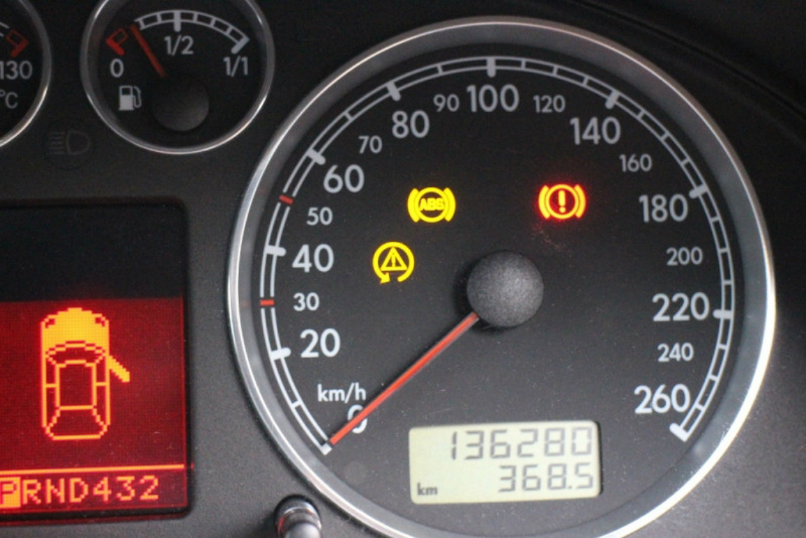 車のトラブル対処方法 メーターパネルの警告灯 表示灯の意味を種類ごとに紹介 すぐに点検した方がよいマークはどれ イキクル